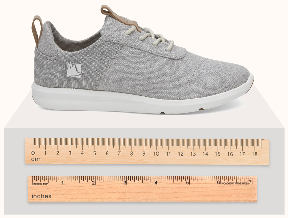 A shoe measured in cm and inches